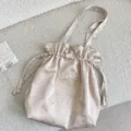 Bolso cruzado de satén con lunares estilo coreano, bordado floral y cordón ajustable. - Rosa loto