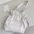 Bolso de hombro de satén con lunares estilo coreano con elegante bordado floral. - Violeta Claro