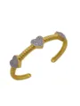 Bracelet manchette doré avec anneau torsadé et charmants cœurs en zirconium étincelants. - Bracelet jonc / Deux couleurs