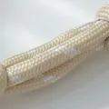 Geflochtenes Kordel Armband-Detail in Beige und Weiß, modisches Design für jeden Tag. - Ankerkettenglied Strass Armband / Gold Aprikose