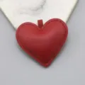 Ciondolo in pelle imbottita a forma di cuore rosso accessorio fai da te per bouquet regalo - Cuore / 2 Pezzi/Confezione (5x5cm) / Rosso