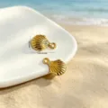 Detailed close-up of gold ocean shell charms on sand with size markings in cm and inches - Small Double-Sided Scallop Shell / 1 Piece (1.1g) / KC Gold