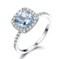 Silberfarbener Ring im Kissenschliff mit funkelnden Zirkoniasteinen für Damen. - Größe 7 / Aqua
