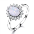 S925 Silber Opal Blumenring mit funkelndem Zirkonia Halo Detail Variante Ausfuehrung. - Opal