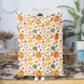 Detailansicht der gemütlichen Herbst Kürbis Flanell Decke mit wunderschönem Saisonmuster. - Einseitig bedruckte Flanelldecke, 70x100 cm (230 g) / QL-MT20251015-3