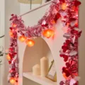 Valentine's Day heart string lights with pink tinsel garland for romantic home decor variant. - 2m 10-LED Battery Powered / Valentine's Day Heart Lights