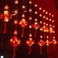 Rode lantaarn LED gordijnlichtjes sliert voor Chinees Nieuwjaar feestelijke raam balkon decor. - 10 Grote Lantaarns & 40 Kleine Karper Gordijn Licht