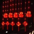 LED gordijnverlichting Chinees Nieuwjaar met rode lantaarns en Fu tekens voor feestdecoratie - 5 Fu Karakters & 5 Lantaarns
