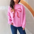 Pull tricoté rose pour femme avec motif de nœud, manches longues et col rond tendance style. - S / Rose