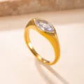 Elegante anillo de acero inoxidable dorado con una brillante circonita de corte marquesa - Talla 6 / Dorado