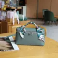 Bolso neceser de piel auténtica para mujer, elegante bolso bandolera con pañuelo. - Verde Almendra