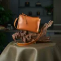 Bolso bandolera vintage de cuero genuino marrón, bolso tipo almohada de curtido vegetal mujer. - Amarillo Ocaso