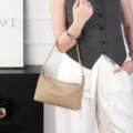 Bolso de hombro de cuero genuino TOGO para mujer beige baguette cojín bandolera elegante - 23*6*13CM / Caqui