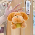 Lindo llavero de peluche de perro marrón esponjoso, colgante de bolso suave bonito. - 13cm Cadena Regular / Ropa amarillo verdoso
