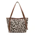 Borsa a tracolla in tela con stampa leopardo vista dettagliata, manici in pelle marrone. - 28*14*24cm