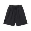 Detailansicht von vintage gewaschenen, lockeren Baumwollshorts mit elastischem Kordelzug. - S / Schwarz