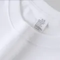 Détail de col de t-shirt uni en coton lourd montrant un tissu de qualité et l'étiquette. - S / Blanc