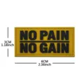 Detalle de parche de fitness rectangular amarillo que muestra texto y dimensiones. - No Pain No Gain (PVC) / Amarillo Negro