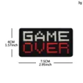 Parche bordado estilo juego de píxeles con texto GAME OVER, detalle de insignia táctica. - Game Over (Negro/Blanco)