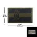 Detalle de parche moral táctico con dimensiones, diseño de insignia de velcro reflectante verde militar. - Bandera Serbia (Verde Militar)