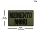 Taktischer PVC Moral Patch mit Memento Mori Totenkopf Design, Outdoor Rucksack Abzeichen. - Grüne Basis Schwarzer Stern
