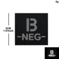 Parche táctico de grupo sanguíneo con diseño reflectante B NEG para equipamiento. - Fondo Negro Blanco B-NEG