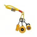 Llavero de fitness de PVC con disco de pesa, pesa rusa y agitador para los fans del deporte. - Kettlebell y Botella Amarillo