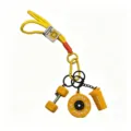 Llavero de fitness de PVC flexible con dijes de mancuerna y agitador color amarillo. - Barra y Botella Amarillo