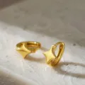 Wunderschöne Ohrringe mit vierzackigem Stern, edles Design für stilvolle Damen-Outfits. - Gold