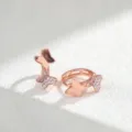 Suesse Schmetterling Sterlingsilber Creolen mit glitzerndem Zirkonia fuer elegant Stil. - 925er Silber / K1301 Roségoldfarben