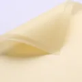 Papel de envolver flores impermeable mate estilo coreano, material translúcido amarillo claro. - 58x58cm / Color Caramelo