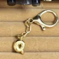 Gold-plated bubble letter Q keychain pendant bag charm stylish metallic accessory for daily use - Letter Q