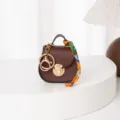 Mini bolso de silla de montar de cuero marrón llavero con herrajes dorados y pañuelo de seda. - Café