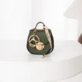 Mini bolso de silla verde llavero, monedero bonito con anillo de metal y pañuelo estampado. - Verde Militar