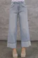 Jean droit ample bleu clair lave pour femme avec un design elegant a rebroussement. - S / Bleu clair