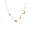 Gedetailleerd zicht op gouden stalen ketting met madeliefjes, vlinder en zirkonia steentjes - Madeliefje & Vlinder Ketting / Goud