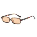 Retro quadratische Schildpatt Sonnenbrille für Damen und Herren mit Metall Nieten. - Schildpatt Rahmen Helltee Gläser