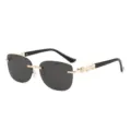 Bügellose Sonnenbrille für Damen mit luxuriösen Perlenbügeln und schicken goldenen Details. - Goldener Rahmen Graue Gläser