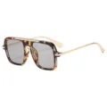 Modische Oversize Sonnenbrille mit quadratischem Schildpatt-Rahmen und goldenen Metalldetails. - Schildpatt Rahmen Hellgraue Gläser