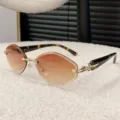 Gafas de sol sin montura con lentes degradadas y patillas elegantes estilo carey. - Transferencia de Agua Carey Doble Marrón