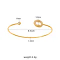 Detailansicht des offenen Armreifs mit Zirkonia-Pflasterelement und präzisen Abmessungen. - Gold Offener Stil