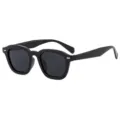 Occhiali da sole neri spessi classici per uomo e donna in stile retro vintage di moda - montatura nera con lenti grigie