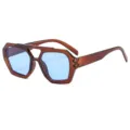 Stilvolle Sonnenbrille mit Doppelsteg, braunem Gestell und blauen Gläsern für Damen. - Teebrauner Rahmen Blaue Gläser
