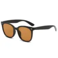 Occhiali da sole squadrati unisex classici con montatura nera e lenti marroni guida. - Montatura Nera Lenti Tè