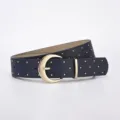 Donkerblauwe lederen riem met gouden studs en koperen halvemaan gesp, chic modieus accessoire. - Nieten Riem (1411) / Standaard Pakket / Marineblauw