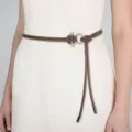 Schmaler brauner Damen Ledergürtel mit Metall T-Stück und Ringverschluss für Kleider. - Karamellbraun / 120cm Lang