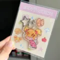 Süßer Anime Acryl Schlüsselanhänger mit Sternverschluss, bezaubernder Cartoon Rucksack Anhänger. - Pyjama Stil (Ohne Trägerkarte)