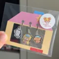 Süßes Anime Acryl Schlüsselanhänger Set mit Katze und Mädchen Cartoon Anhänger Karte. - Mini Katze Hund Stil (Ohne Trägerkarte)