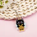 Süßer Cartoon Acryl Schlüsselanhänger Taschenanhänger Geschenk mit tollem Design - Bienen-Katze (B400)