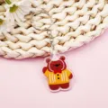 Llavero de acrílico con lindo oso de dibujos animados sombrero de fiesta y camisa - Oso (B405)